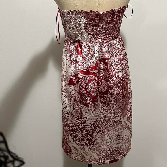 Burgundy and white paisley print halter dress - Picture 4 of 5
